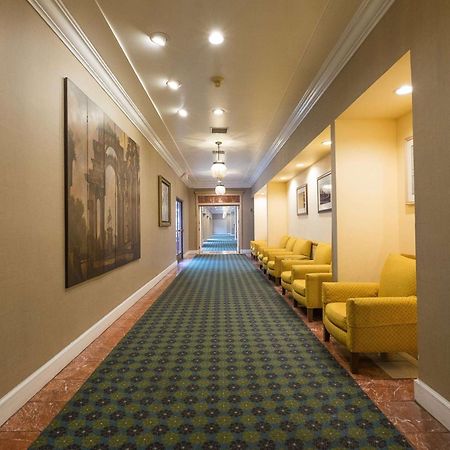 Howard Johnson By Wyndham Fullerton/Anaheim Conference Cntr Exterior foto