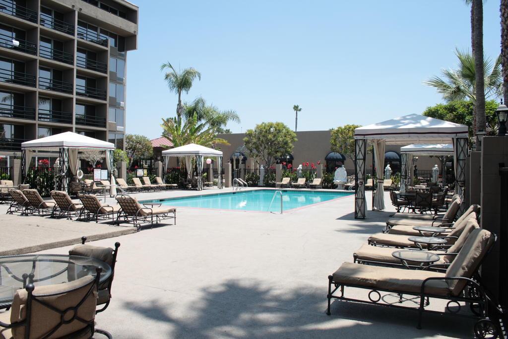 Howard Johnson By Wyndham Fullerton/Anaheim Conference Cntr Exterior foto